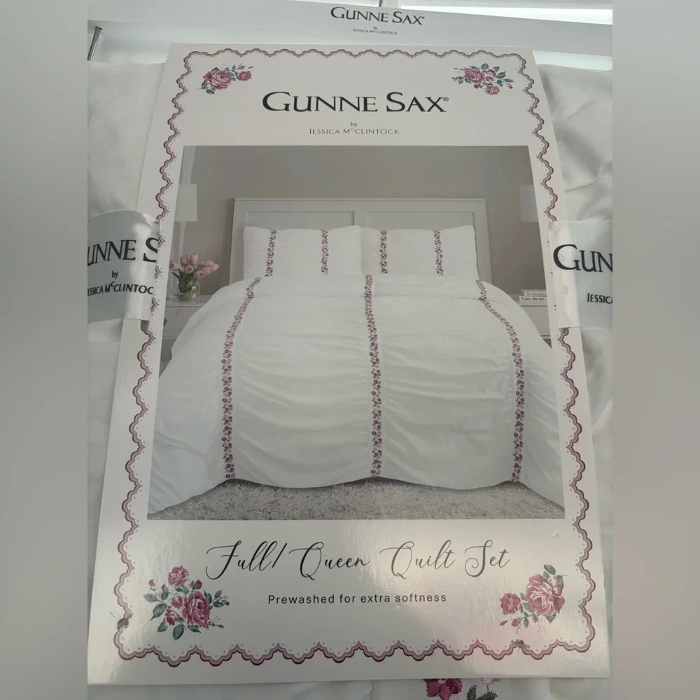 Gunne Sax by Jessica McClintock Full/Queen quilt set delicate floral embroidery